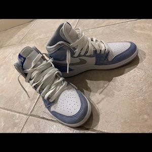 Jordan 1 Hyper Royal